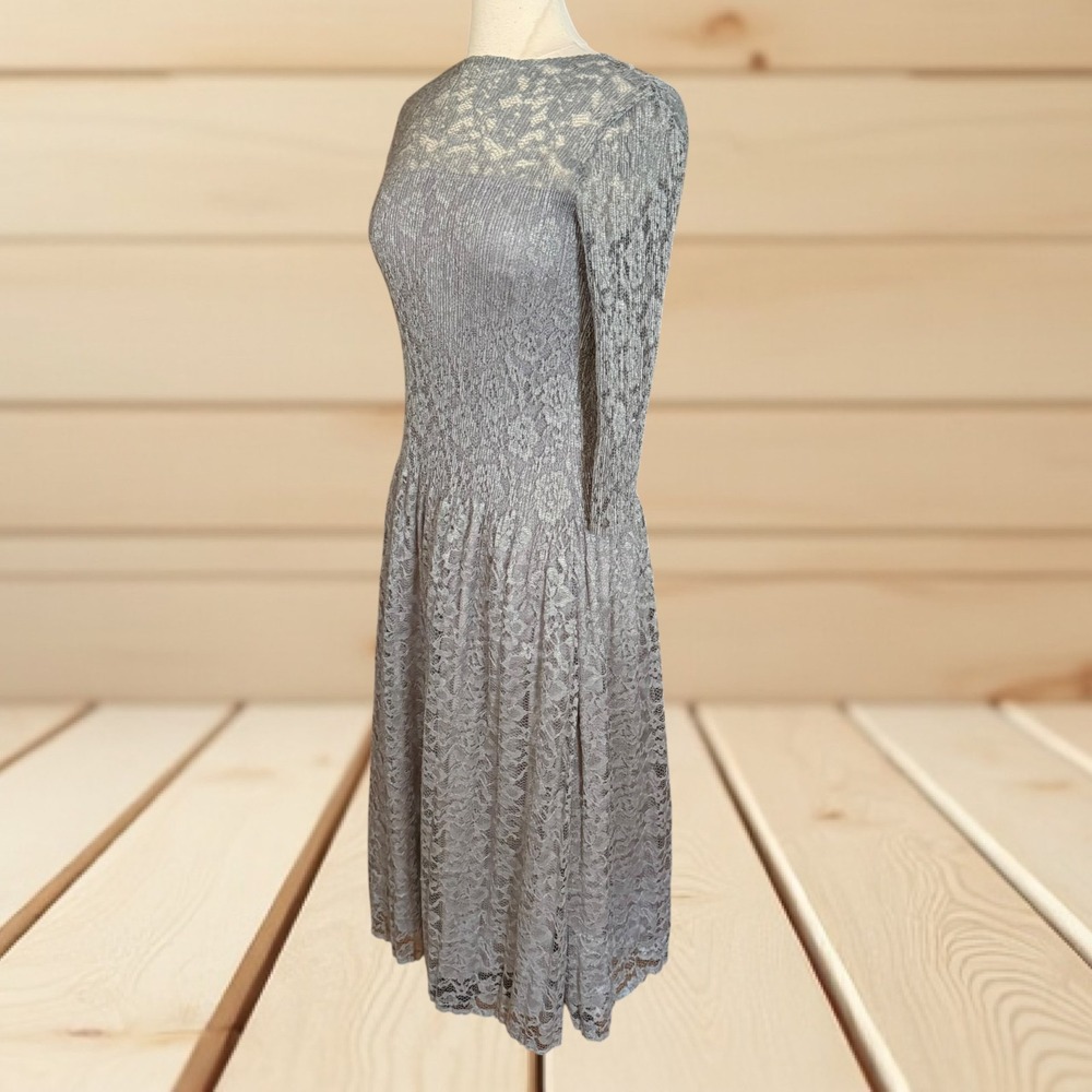 Veeca Lace MIdi Dress Sz L Fit and Flare Lined 3/4 Sleeve $168 Wedding Cocktails